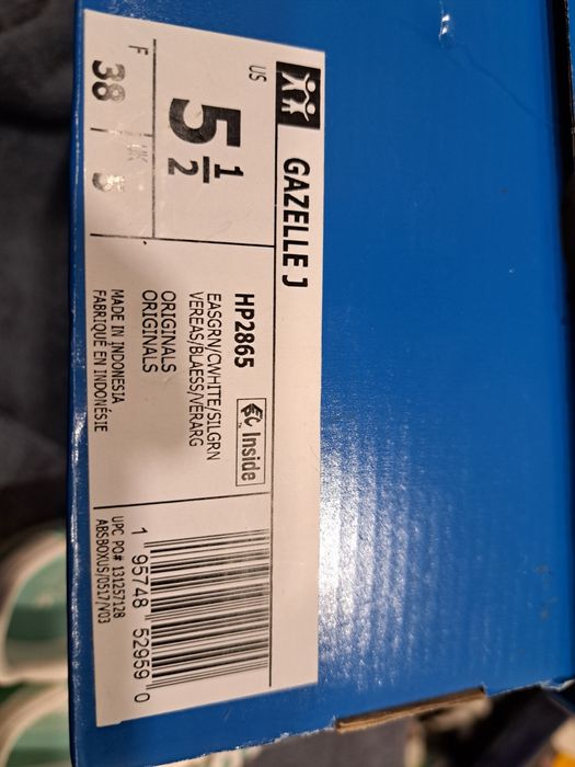 Продам новые кеды Адидас