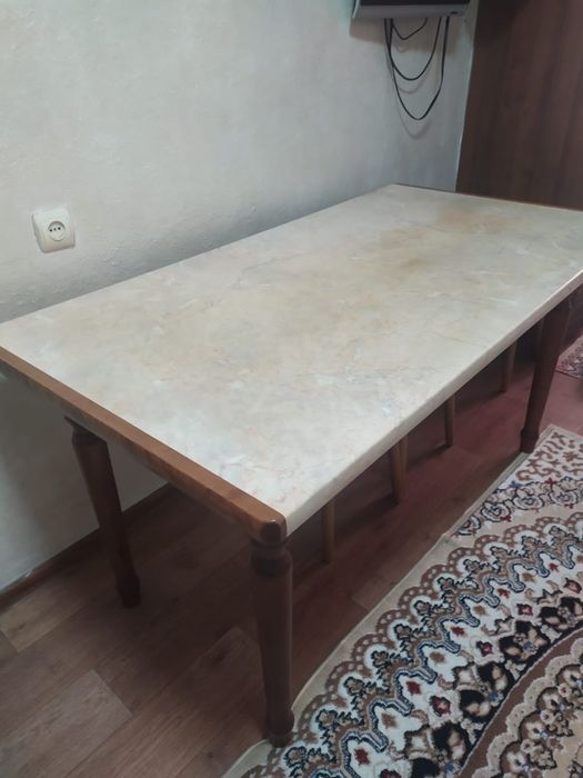 Продам стол обеденный на 8 персон
