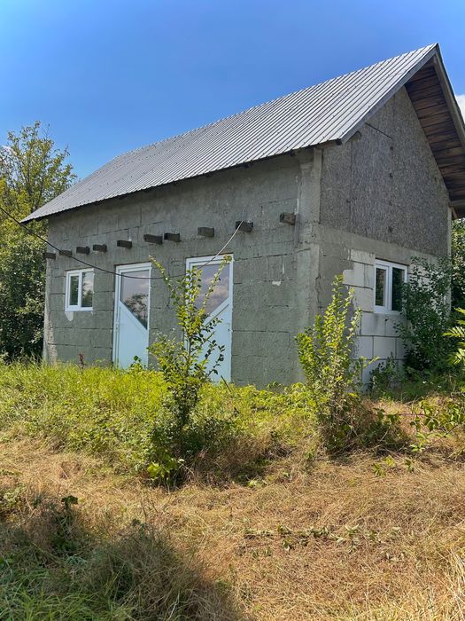 Casa cu teren de vânzare