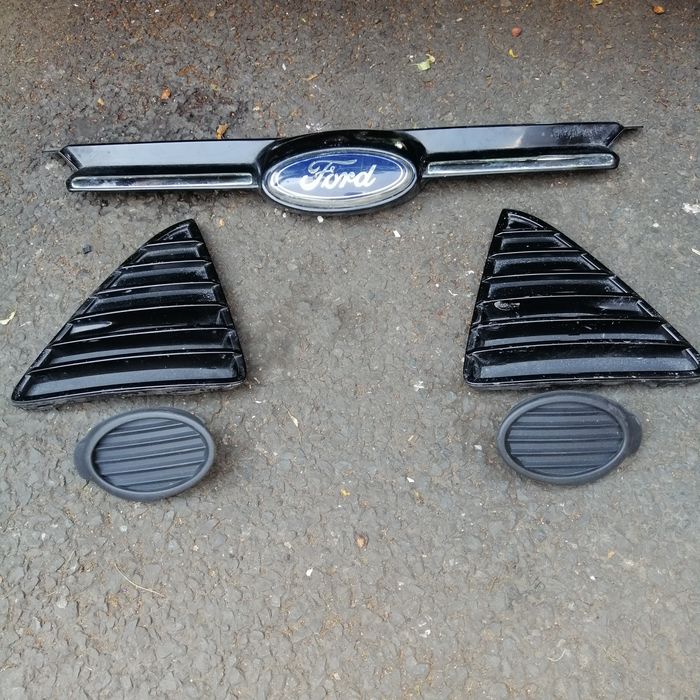 Grilă bară față Ford Focus MK3