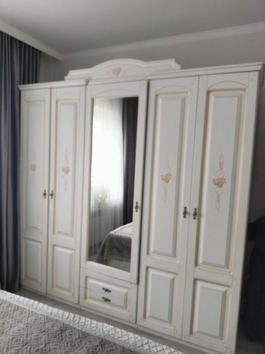 Продается спальный гарнитур