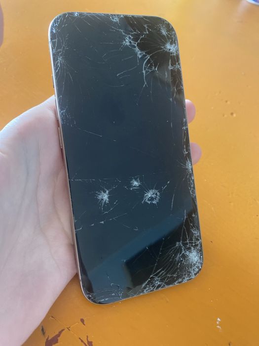 Iphone 16 pro de piese