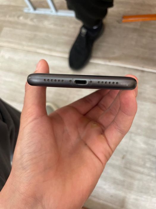 Продам айфон 11 в хорошем состаяние