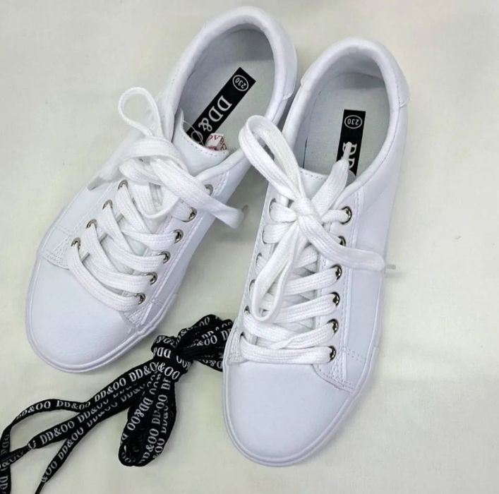 Кроссовки женские