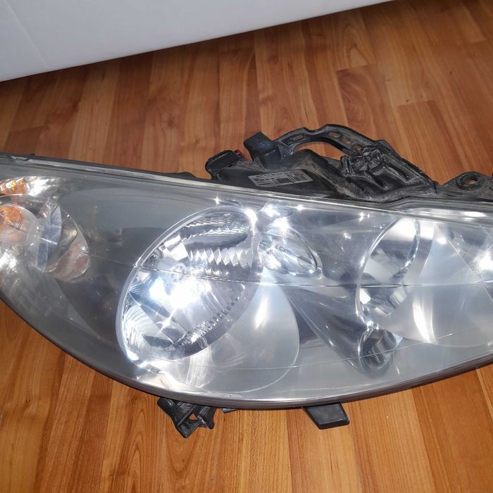 Фар десен за пежо 207