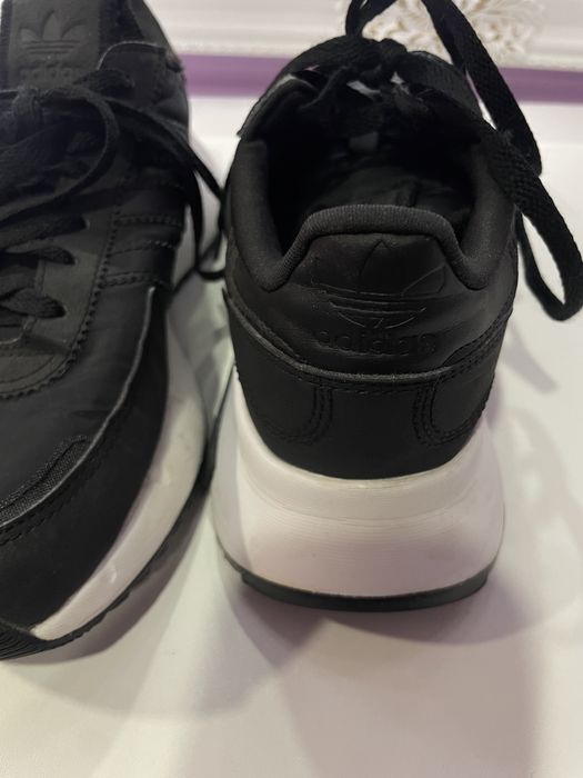 Чисто нови маратонки Adidas