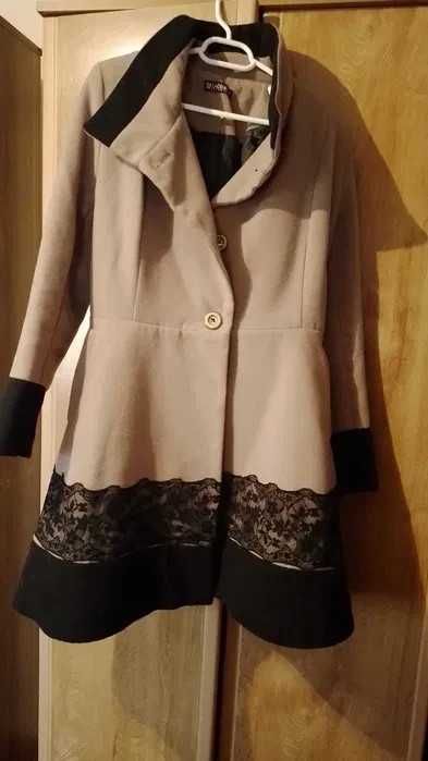 Palton cu dantela