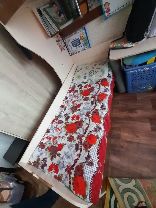 Продам двухярусную кровать чердак