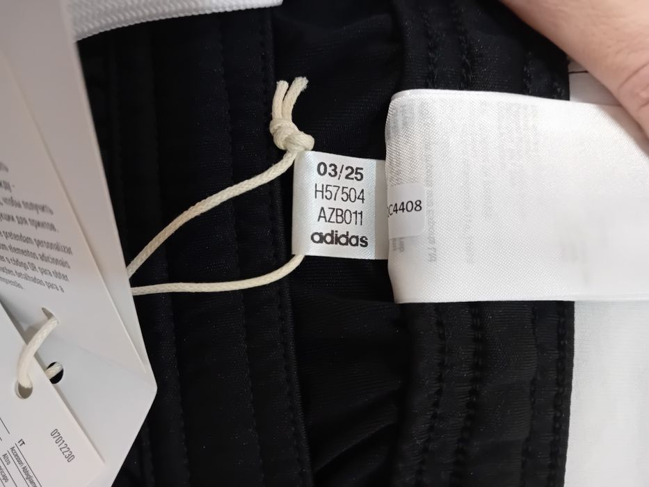 Vând pantaloni scurti