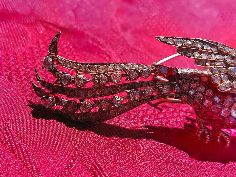 Старинна ретро златна брошка с диаманти