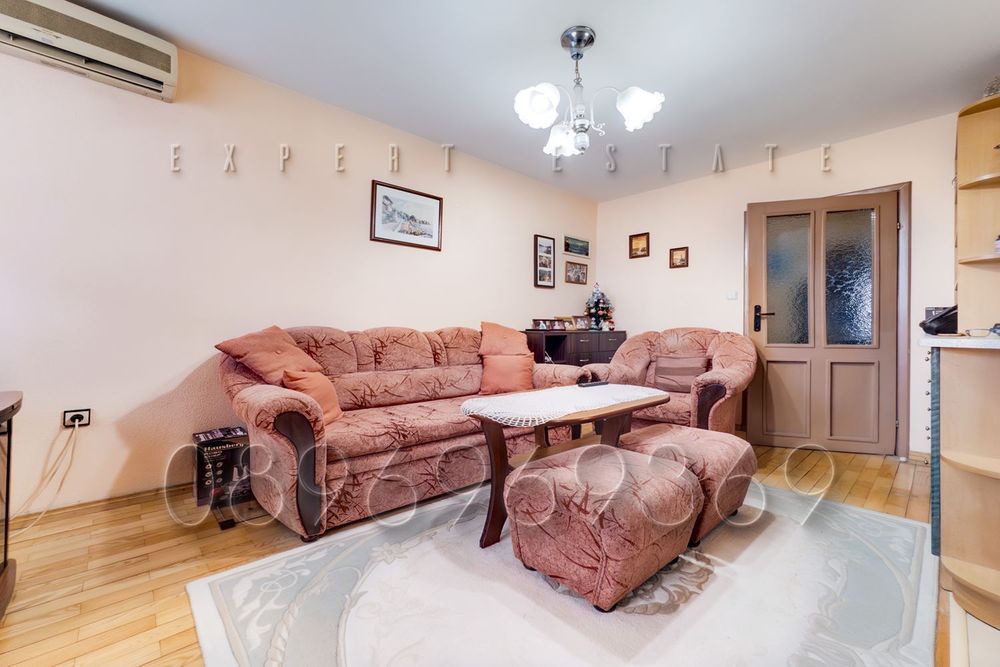 Продава се Двустаен апартамент в Варна, Лятно кино Тракия - 70 кв.м за 1986 €/кв.м - Снимка #1