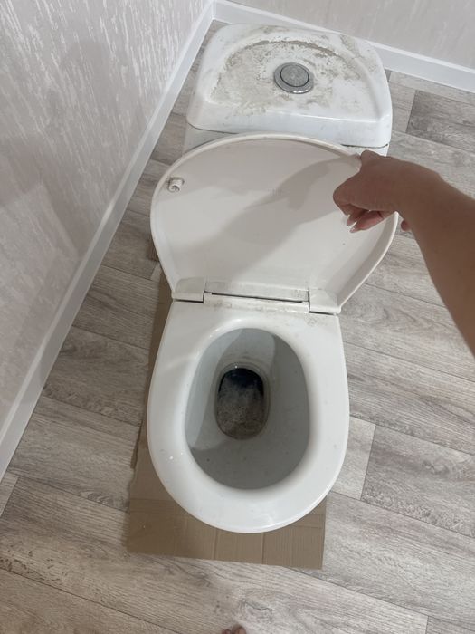 Унитаз белый хороший