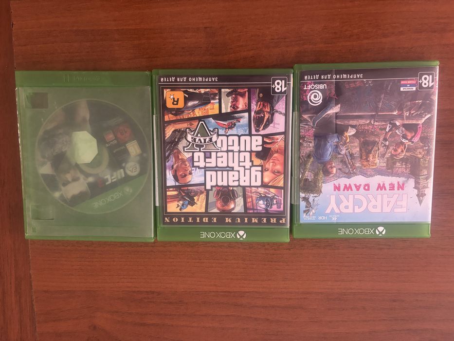 Продам xbox one с двумя джойстиками