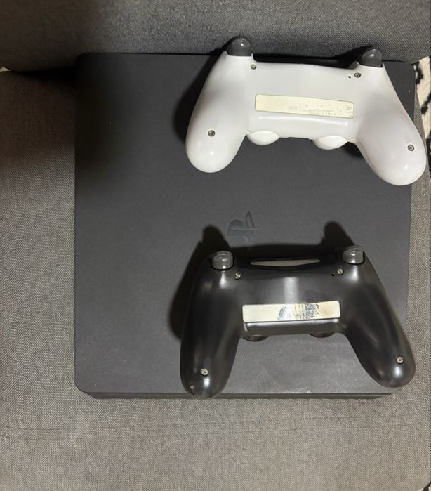 Playstation 4 slim