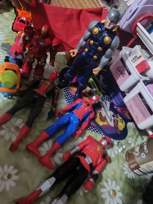 Ne despărțim de ei