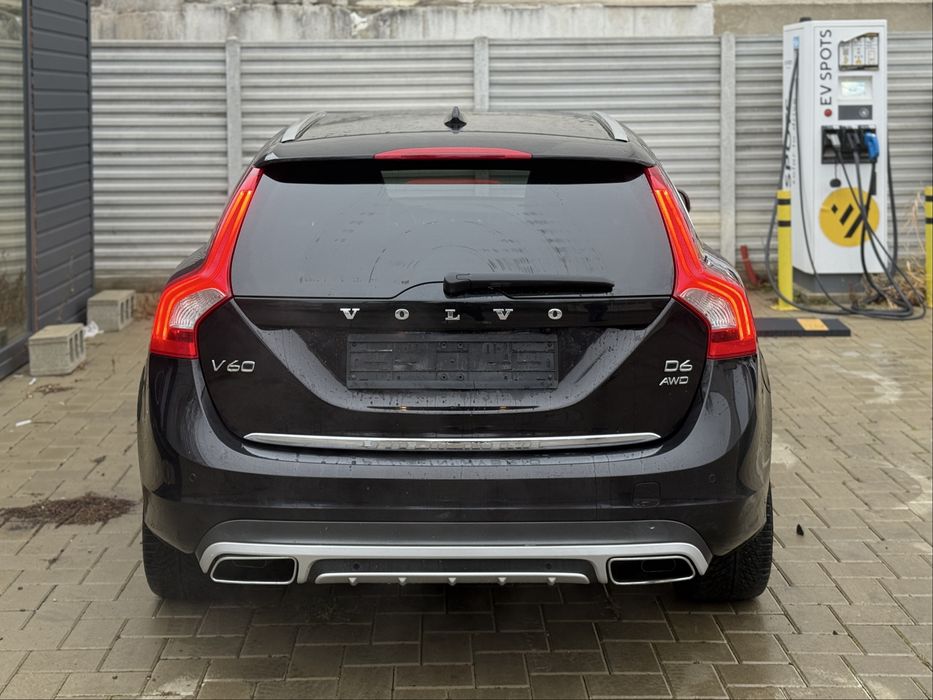 Volvo V60 Plug in Hibrid / Summum / D6 286 cp / AWD