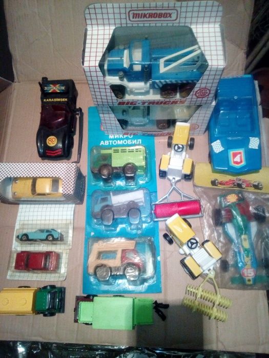 Колекция от български колички,камиончета и тракторчета производсто 89г