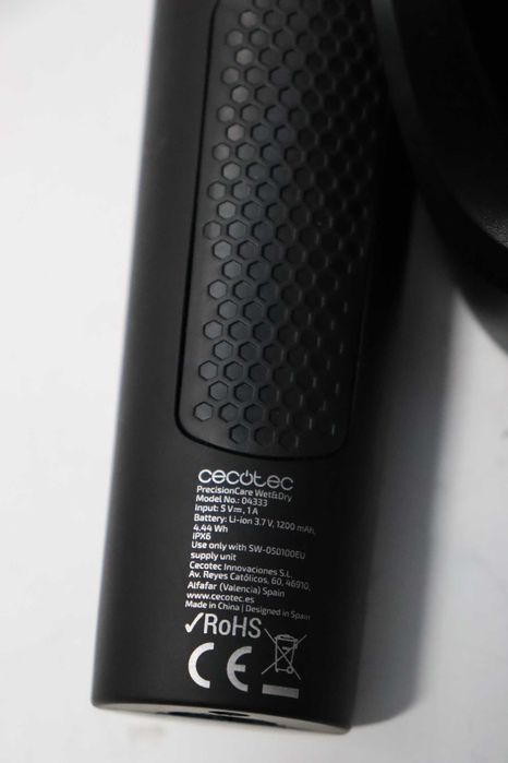 Машинка за подстригване Cecotec Bamba PrecisionCare Wet&Dry, ножчета от неръждаема стомана с титаниево покритие