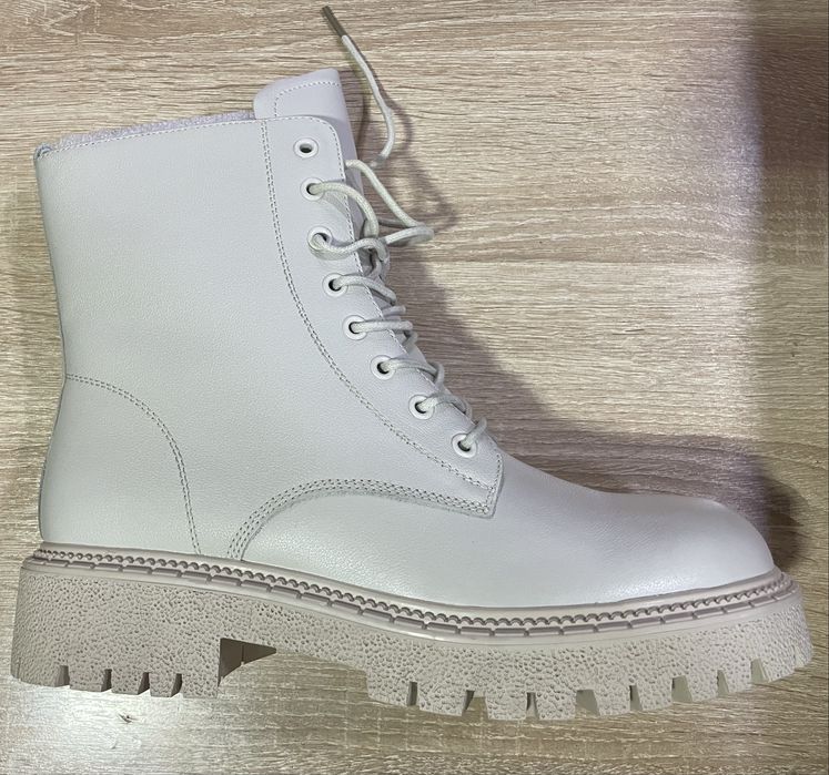 Женские зимние ботинки