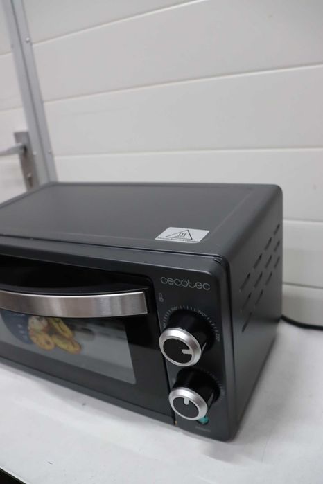 Мини фурна Cecotec Bake&Toast 1090, черна, капацитет 10 литра, мощност 1000 вата, контрол на температурата до 230 ºC, 60-минутен таймер, лек ДЕФЕКТ