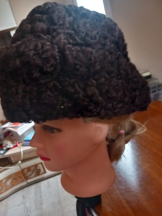 Căciulă tip șapcă, blană. Bărbați.