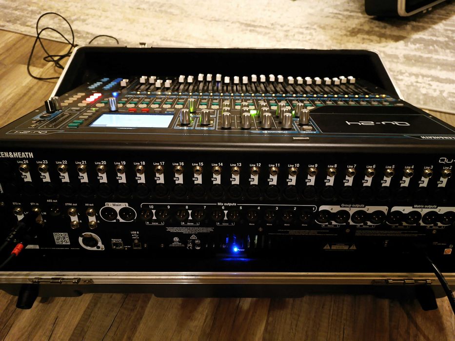 Mixer Digital Allen&Heath QU 24 Chrome cu Case Gator