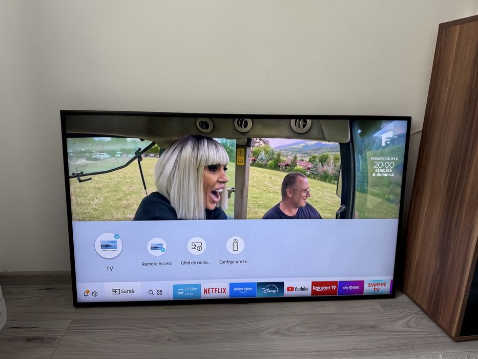 Samsung smart tv 50” model in descriere
