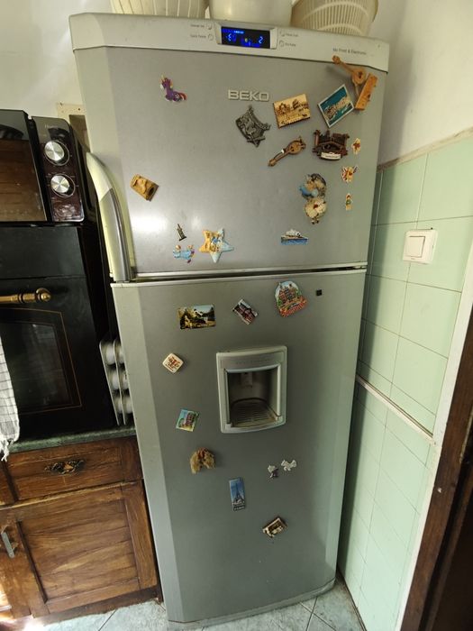 Продавам голям хладилник BEKO на символична цена
