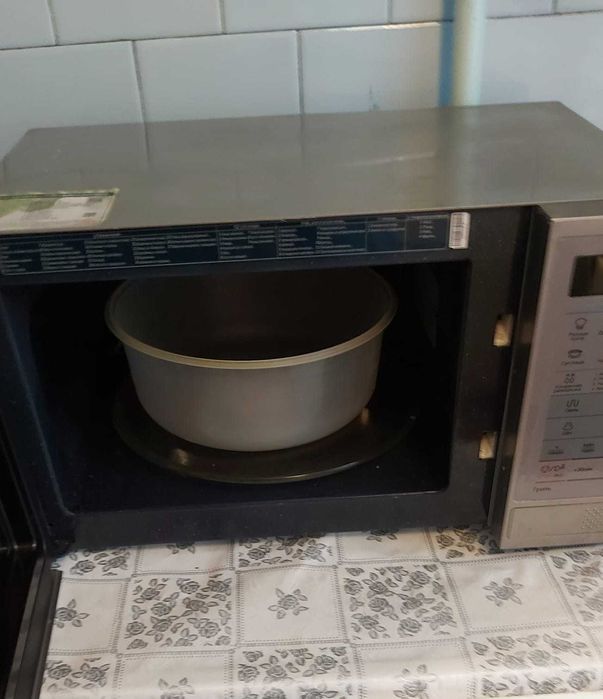 Продается микровалновая печь самсунг