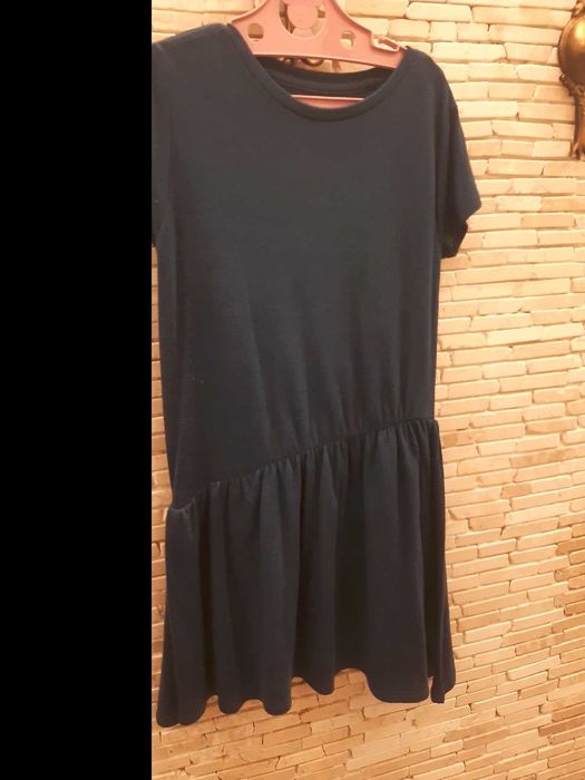 тъмно синя рокля ръст 134 см