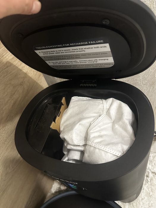 Прахосмукачка робот със станция