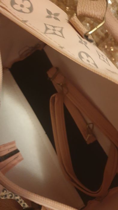 Уригинален клъч GUESS от Милано. Луи Вютон нова.