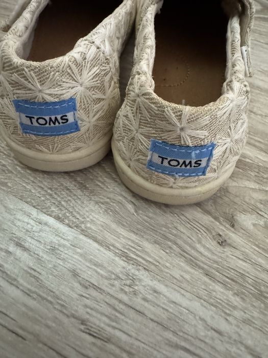 Детски маратонки Adidas и Kinetiks светещи и Toms