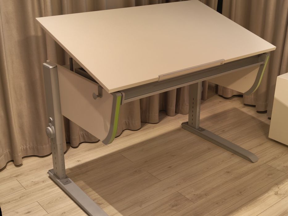 Vând set birou și scaun ergonomic Moll Joker – Stare impecabilă