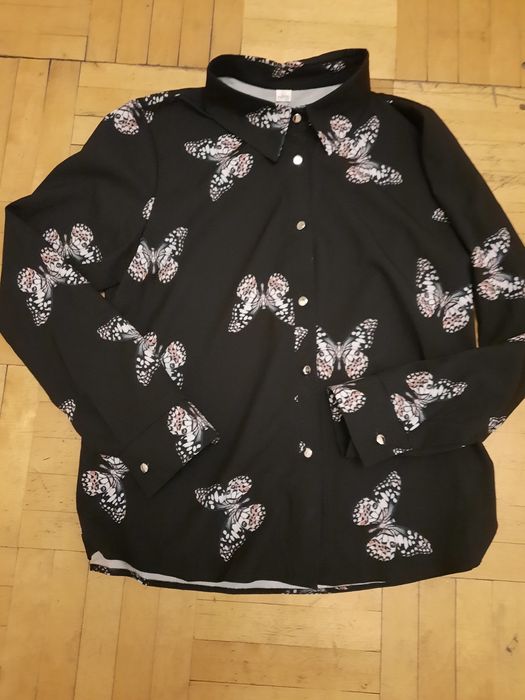 Продам женские блузки.