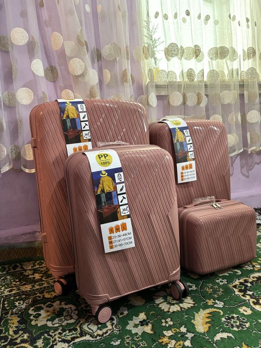 Комплект чемоданов