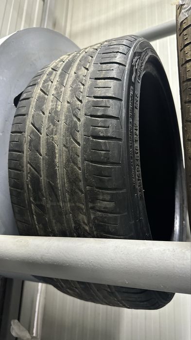 Прдаетчя пара резин 234/40/18.