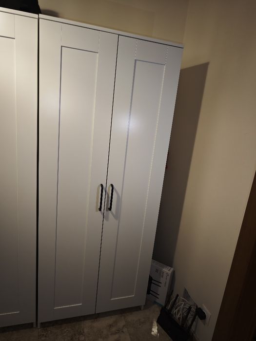 Продавам 2 гардероба IKEA BRIMNES