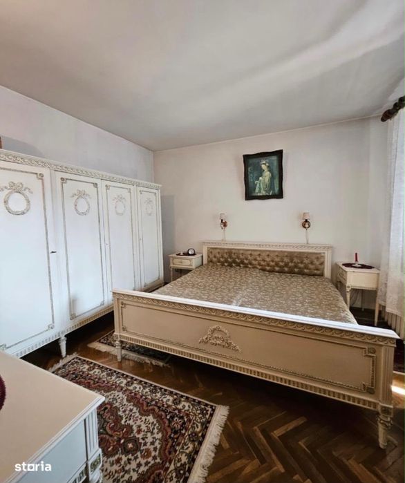 Închiriez apartament cu 4 camere