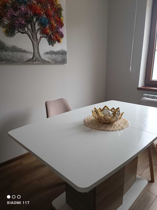 Трапезна маса, бял мат + дъб сонома  140 €