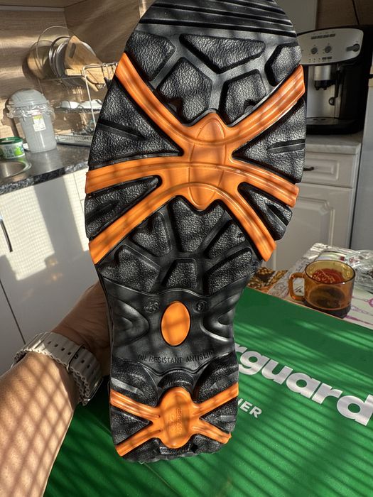 Обувки за работа на открито