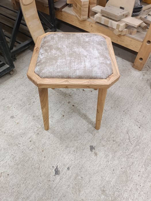 Деревянные табуретки