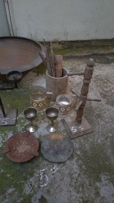 Продавам стари метални предмети , сечива