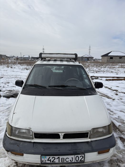 Митсубиси спейс раннер