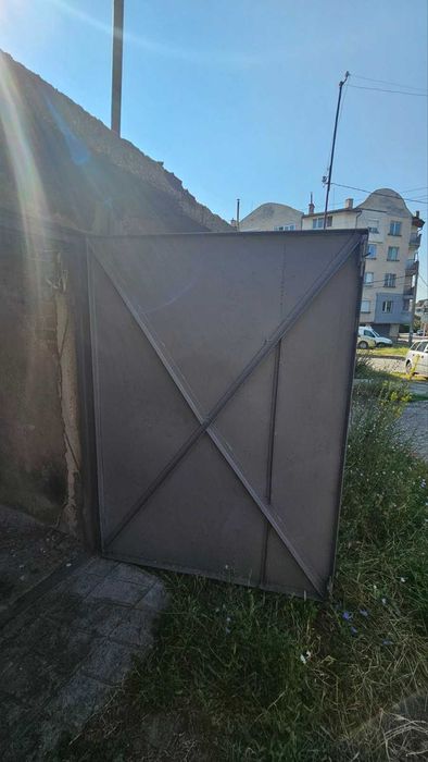 Гаражна врата масивна и здрава