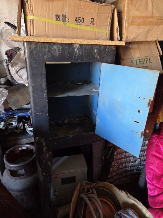 Продам сейф металлический