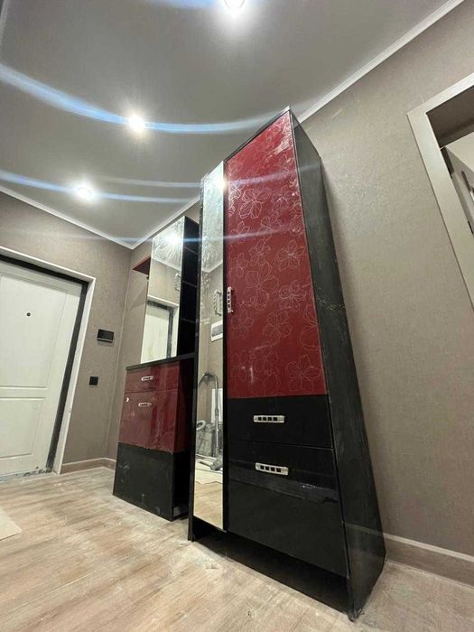 прихожая  2м ,бу