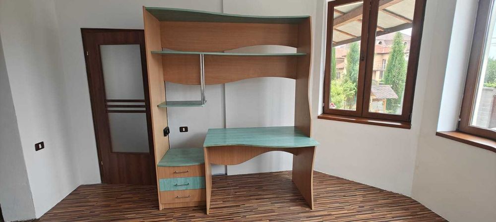 Biblioteca cu birou facuta la comanda