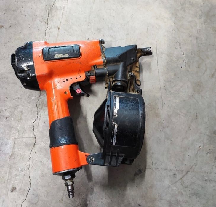 Пневматичен пистолет такер за пирони в дърво до 50мм