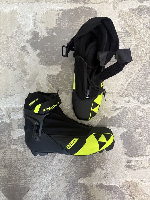 Лыжи продам срочно